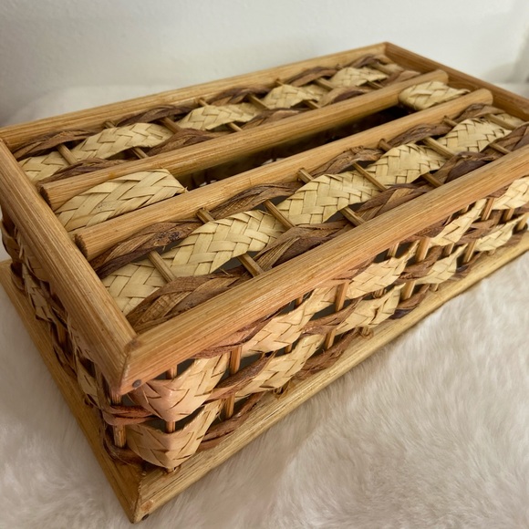 Tissue Box Cover - Picture 1 of 3